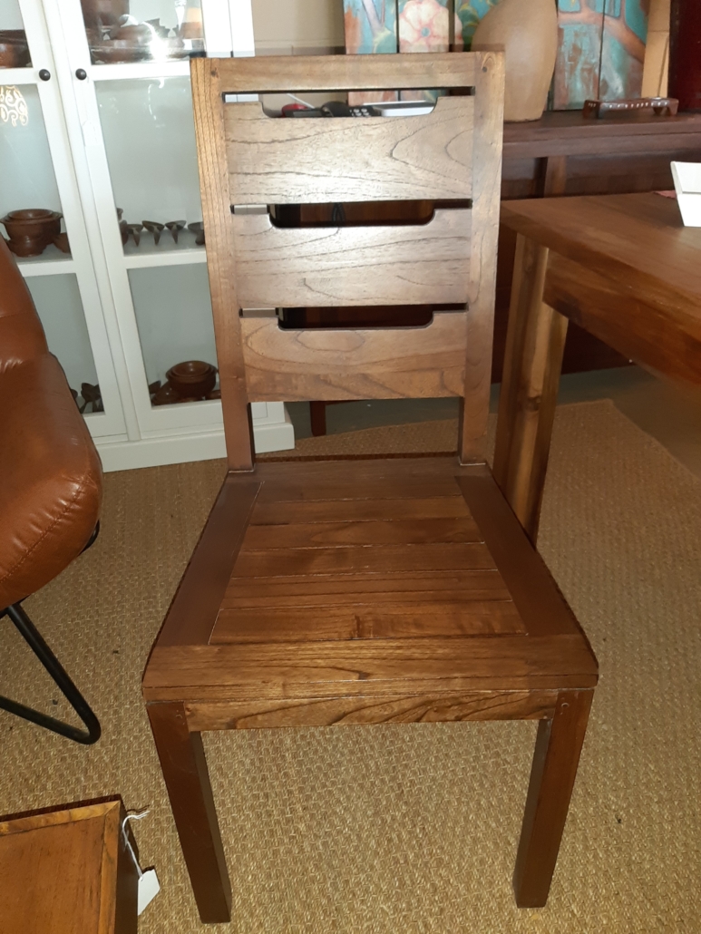 Cadira menjador en fusta de mindi.